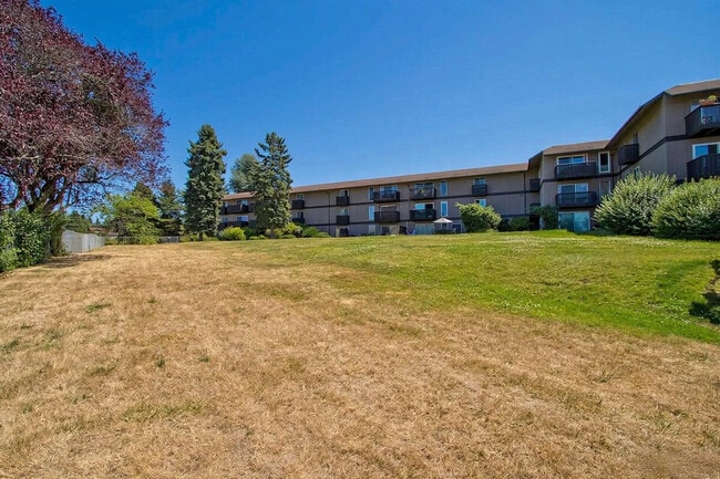 Building Photo - 1425 S Puget Dr