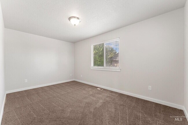 Building Photo - Single Family Home For Rent