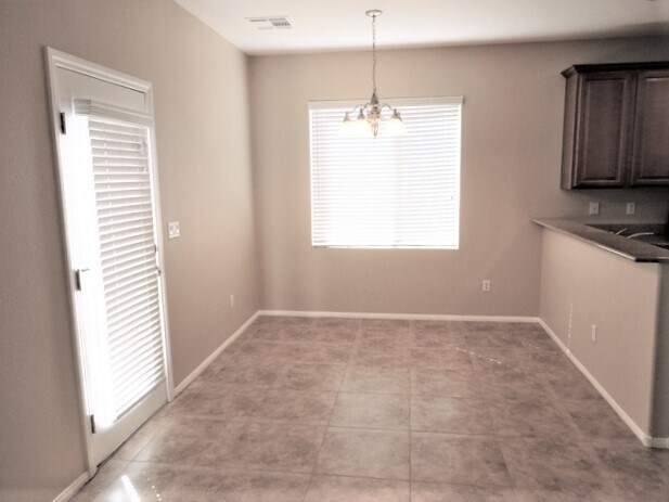 Building Photo - 681 Taliput Palm Pl