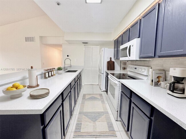 Building Photo - 9905 Westwood Dr