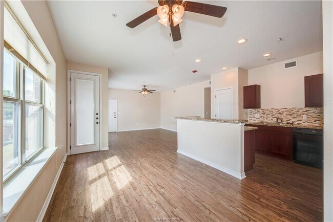 Building Photo - 1915 Dartmouth St