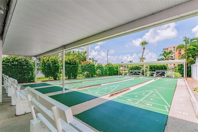 Building Photo - 7600 Sun Island Dr S