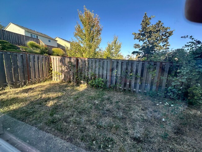 Building Photo - 2687 NW Beehollow Ln