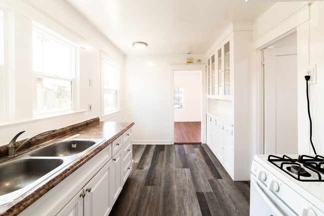 Building Photo - 2325 W 36th St