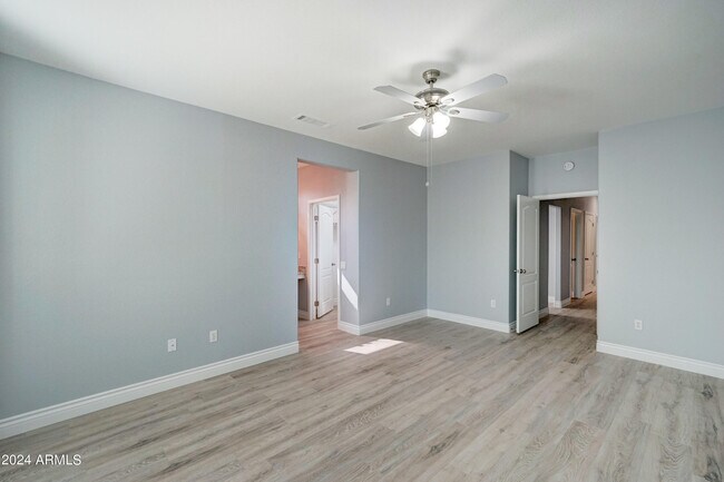 Building Photo - 16457 W Rock Springs Ln