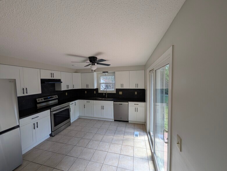 Building Photo - 3115 Larbrook Ct
