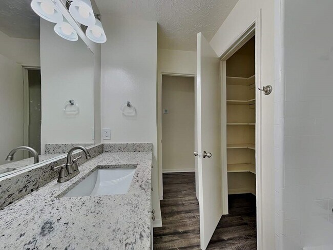 Building Photo - 18002 Woodgum Dr