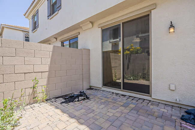 Building Photo - 3022 E Donner Dr