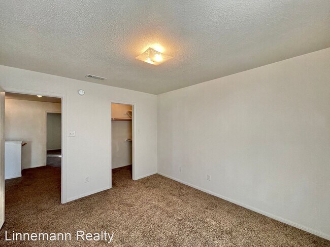 Building Photo - 3 br, 2.5 bath House - 4008 Sunflower Drive