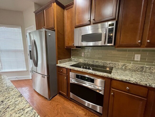 Building Photo - Midtowne