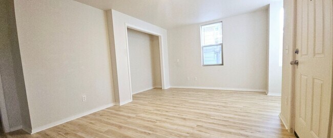 Building Photo - Newly Renovated Duplex in CID