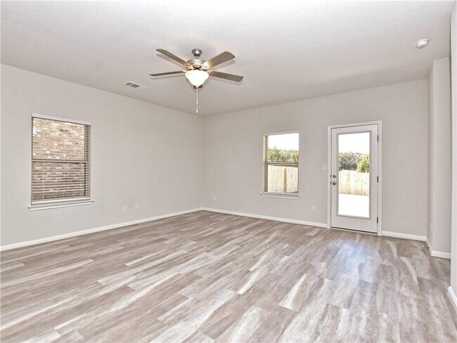 Building Photo - 517 Gabrielle Anne Dr