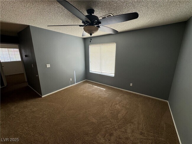 Building Photo - 10041 Dove Ridge Dr
