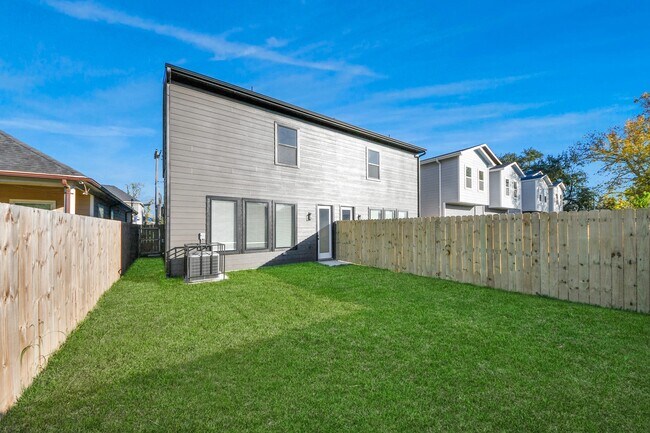 Building Photo - 8306 Comal St