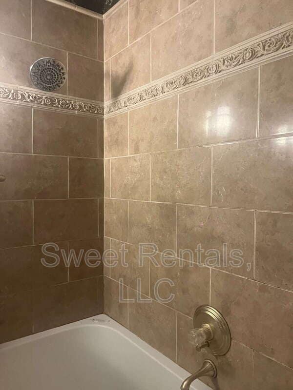 Building Photo - 79 Society St