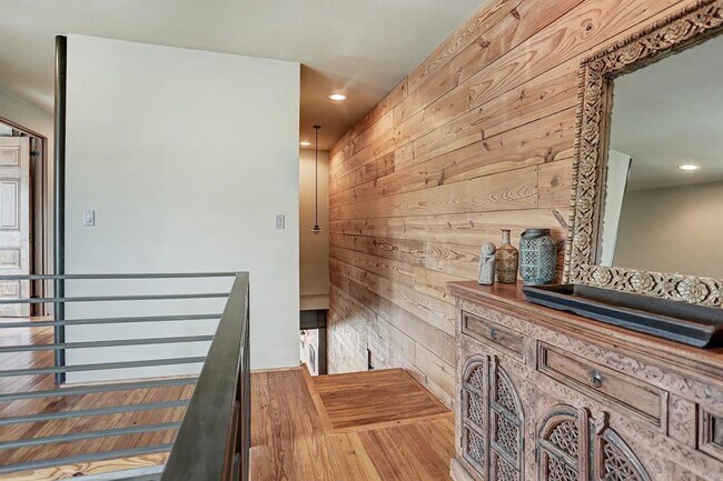 Building Photo - 808 Coronado St