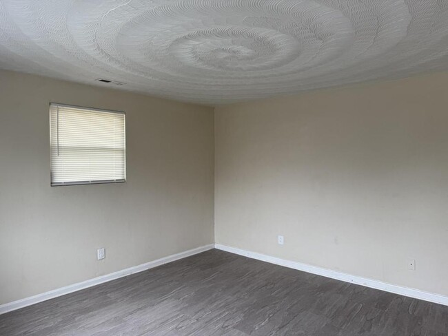 Building Photo - 1722 Selden Ave