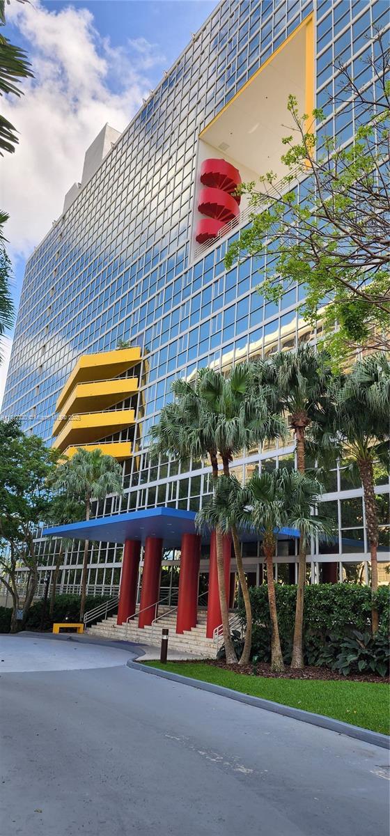 Building Photo - 2025 Brickell Ave