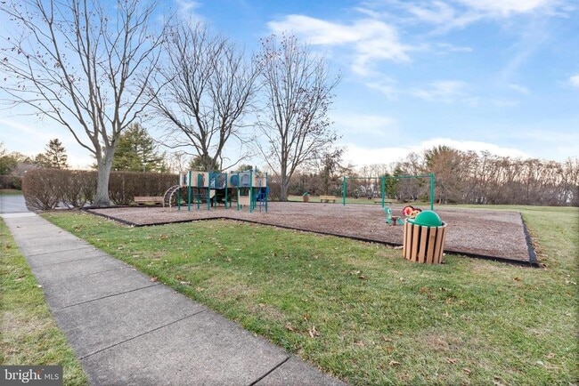 Building Photo - 387 Independence Dr