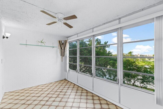 Building Photo - 14623 Bonaire Blvd