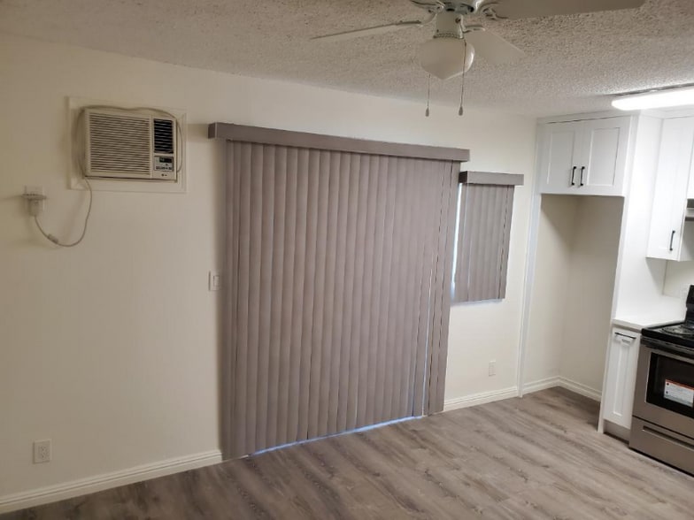 Building Photo - 13059 Oxnard St