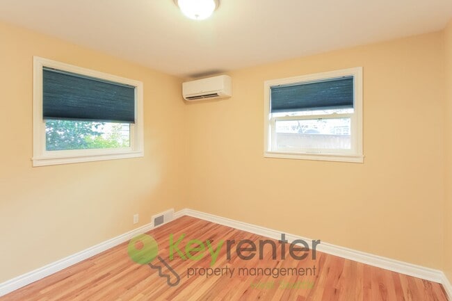 Building Photo - Stylish 4 Bedroom Steps from Shops, Cafes, and Parks