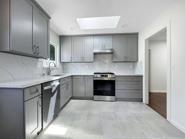 Building Photo - 445 Alviso St