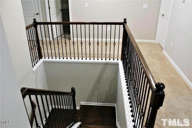Building Photo - 5 Bedroom and a Bonus Room Single Family i...