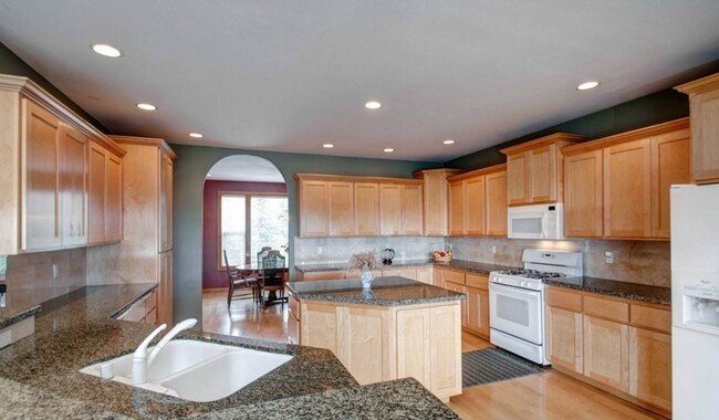 Building Photo - Beautiful 4 Bedroom Home