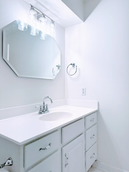 Building Photo - 211 Crowfields Dr