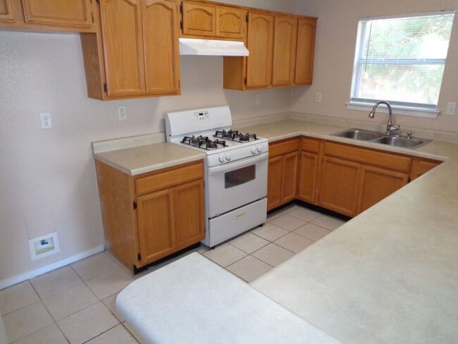 Building Photo - Adorable Single Level Eastside Home With E...