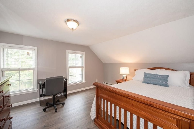 Building Photo - 5 Crescent St