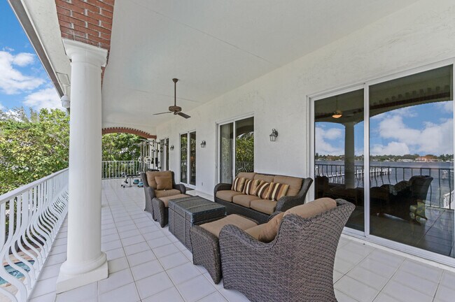 Building Photo - 825 Marbella Ln