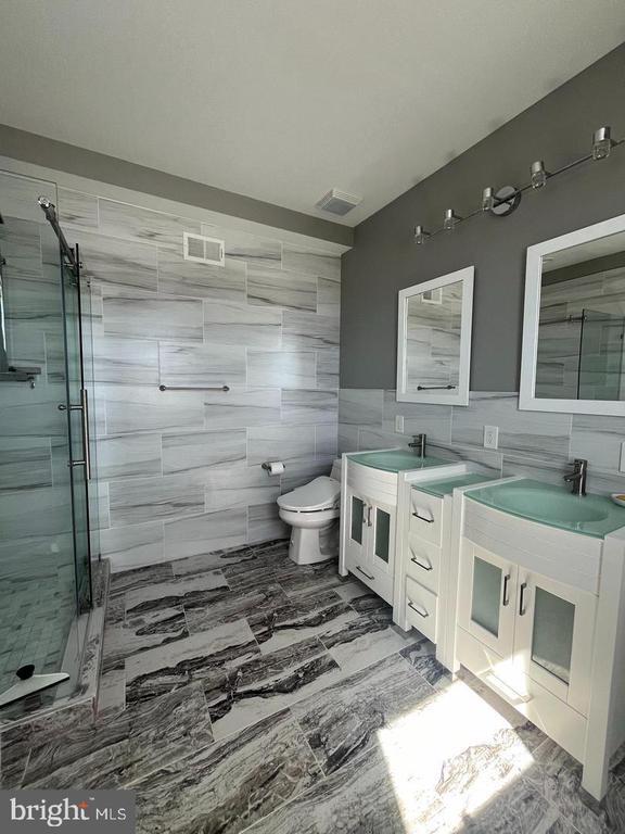 Building Photo - 2244 St Albans St