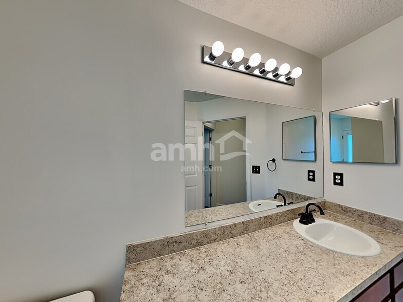 Building Photo - 1508 Ashlee Branch Way