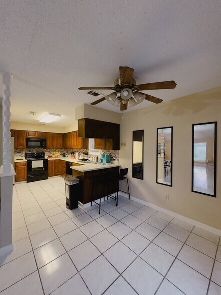 Building Photo - 6235 Havendale Dr