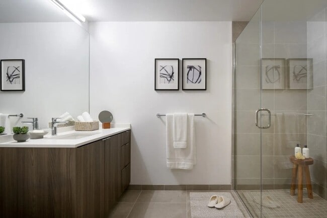 Building Photo - 3098 W Kyne St