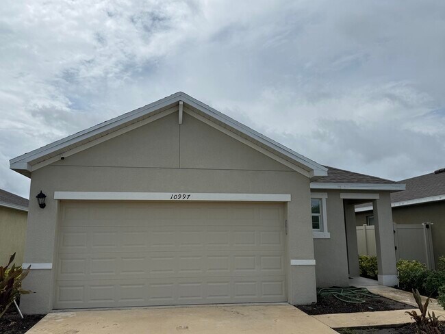 Building Photo - 10997 SW Vasari Way