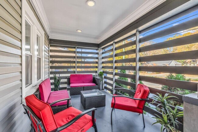 Building Photo - 820 Parkwood Ave