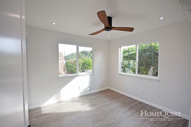 Building Photo - Fully Renovated 3/2 in Kailua!   $4750/mo