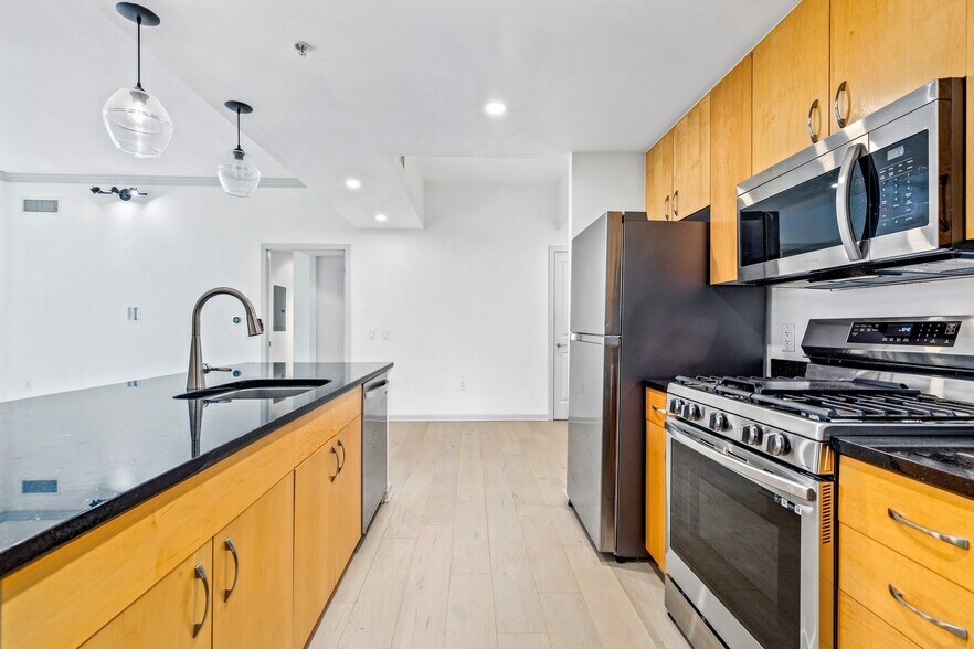 Building Photo - 475 K St NW