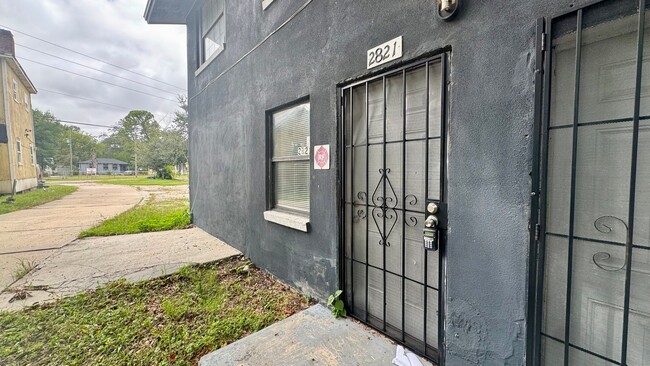 Building Photo - 2821 Moncrief Rd
