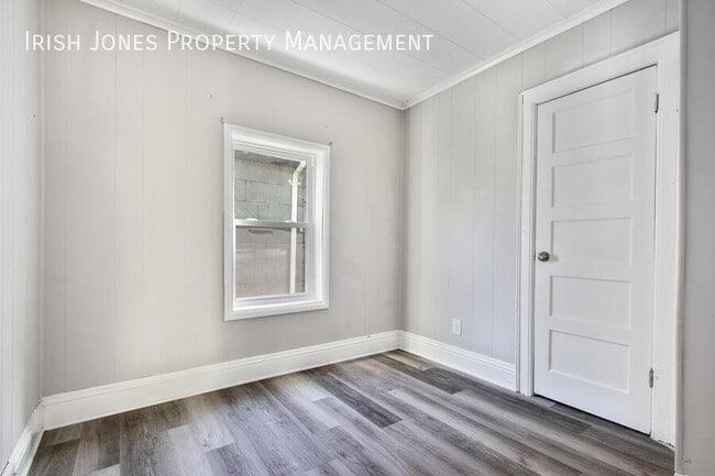 Building Photo - 374 Breckenridge St