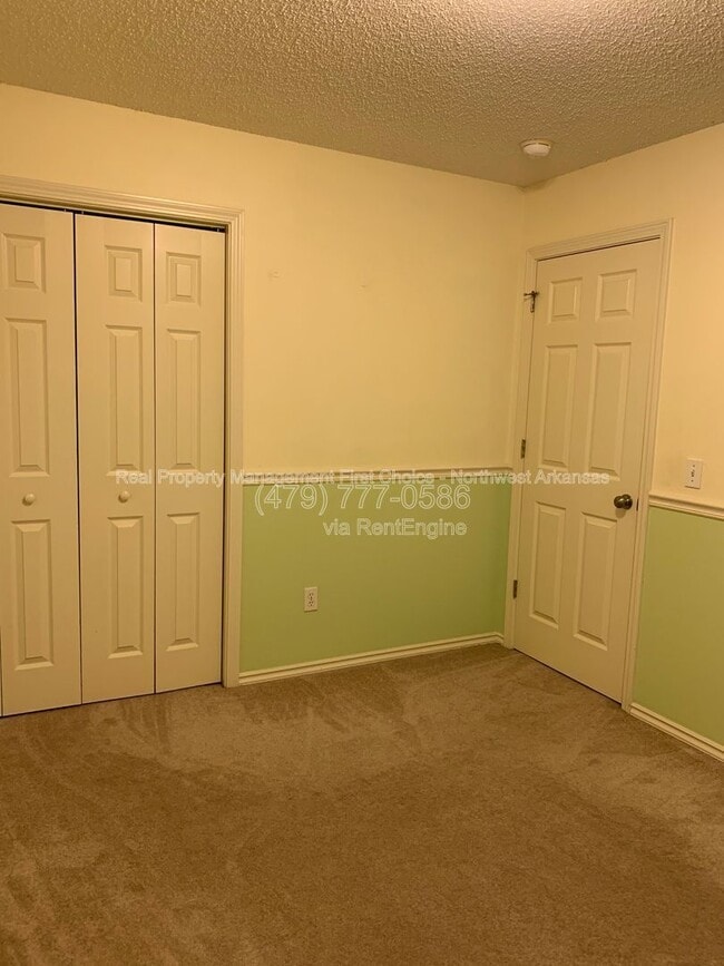 Building Photo - 1612 Cresent St