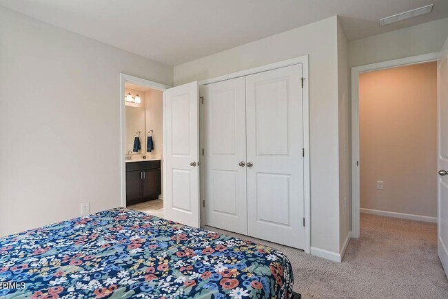 Building Photo - 319 Joneshaven Dr