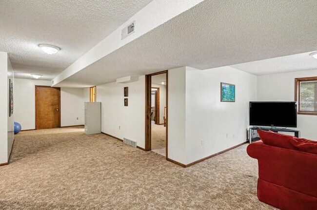Building Photo - 5649 Woodstock Dr