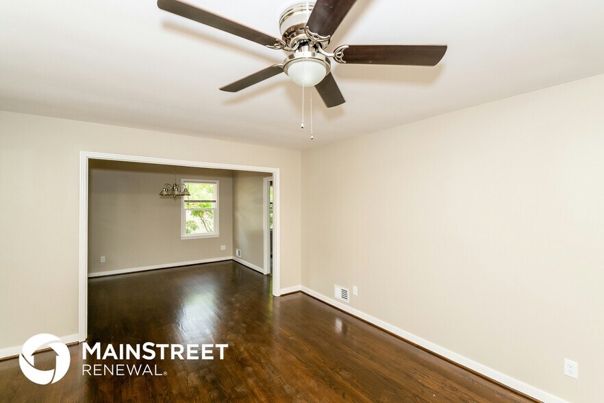 Building Photo - 557 Zinnia Ln