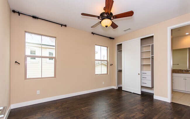 Building Photo - Spacious Home in Great Olde Carlsbad Locat...