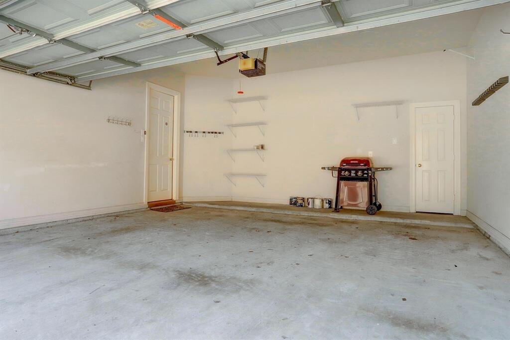 2-car garage with additional storage - 2822 Briarhurst Park