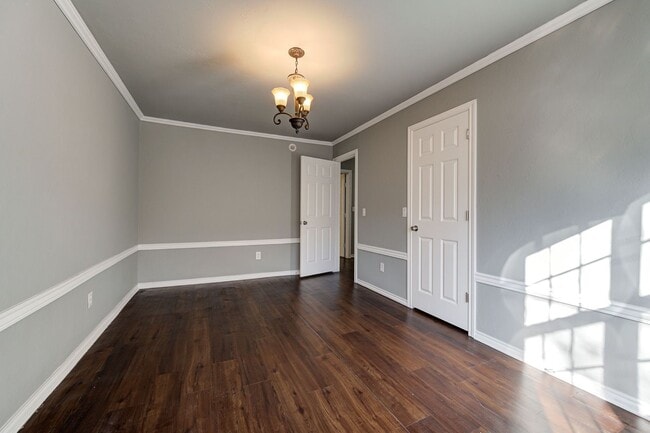 Building Photo - Move in Special !! $250 Off your First Full Month Rent! Beautiful Large 4BD/2BTH Home Near Tinker...